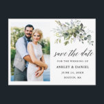 Calligraphy Grey Save the Date Photo Vykort<br><div class="desc">Modern kalligrafi Elegant Watercolor botanical Grey Bröllop Förlovning annons Foto Save Datum Postcard omfattar eukalyptus löv,  grönt botaniskt löv,  dammiga blå löv och andra vackra botaniska grejer.</div>