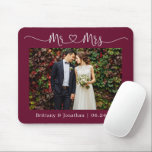 Calligraphy Heart, Bröllop Burgundy Musmatta<br><div class="desc">Modern,  minimalistisk,  enkel kalligrafiskript Mr. och Heart Bröllop Bride and Groom Photo Mouse Pad - Burgundy</div>