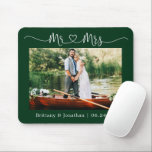 Calligraphy Heart, fru Bröllop Grönt Musmatta<br><div class="desc">Modern,  minimalistisk,  enkel kalligrafi,  Mr. och Heart Bröllop Bride and Groom Photo Mouse Pad - Grönt</div>