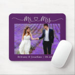 Calligraphy Heart Mrs. Bröllop Lila Musmatta<br><div class="desc">Modern,  minimalistisk,  enkel kalligrafi,  Mr. och Heart Bröllop Bride and Groom Photo Mouse Pad - Lila</div>