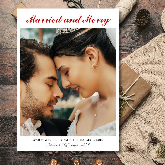 Calligraphy Married and Merry Simple Rich Red Text Julkort (Skapare uppladdad)