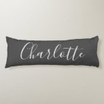 Calligraphy Namn Black White Cute Chic minimalist Kroppskudde<br><div class="desc">Calligrafi av Namn Black and White Body Pillow med Chic av typen Cute minimalist</div>