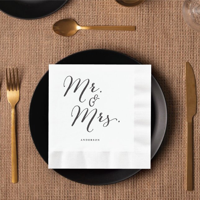 Calligraphy Namn Bröllop Pappersservett (Mr & Mrs Classic Script Calligraphy Name Wedding Paper Napkins @ fatfatin_blue_knot)