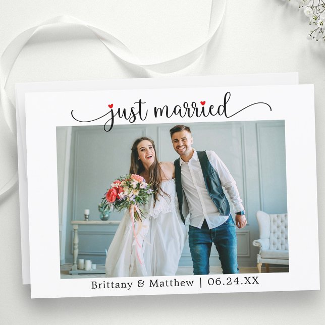 Calligraphy Red Heart Ny gifta Photo Bröllop Meddelande (Customize to change your personalized text size, text style or to add text to back of card.)