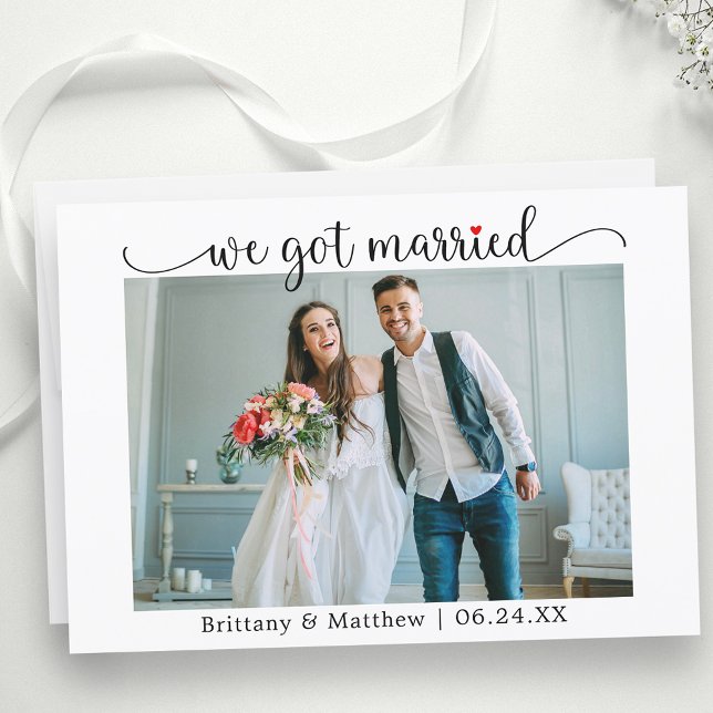 Calligraphy Red Heart Vi Har Married Photo Bröllop Meddelande (Customize to change your personalized text size, text style or to add text to back of card.)
