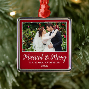 Calligraphy Script Red Married and Merry Julgransprydnad Metall