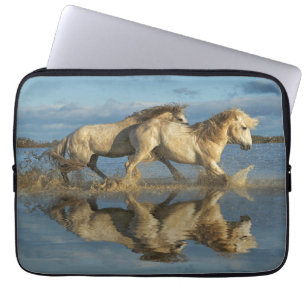 Camargue Horses and Reflection, Södra Frankriket Laptop Fodral