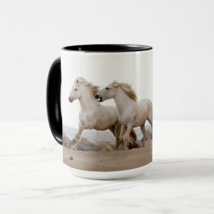 Camargue Horses Running på Beach Mugg
