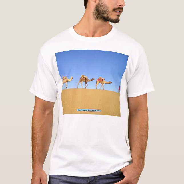 Camel caravan, Thar Desert, Indien T Shirt (Framsida)