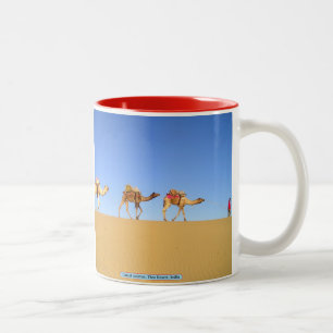 Camel caravan, Thar Desert, Indien Två-Tonad Mugg