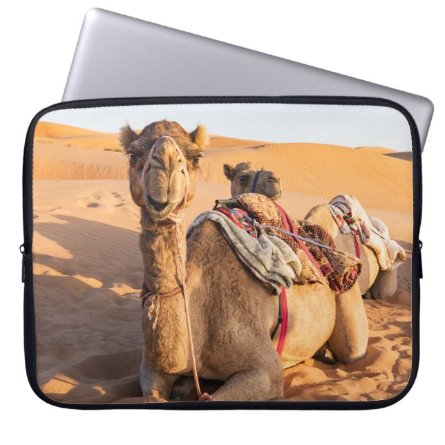 Camel i Oman-öknen Laptop Fodral (Framsidan)