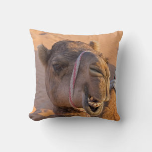 Camel med ett lustigt ansiktsuttryck - Oman Kudde