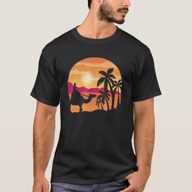 Camel Sunset Handflatan Träd Traveler Arabian Came T Shirt (Framsida)