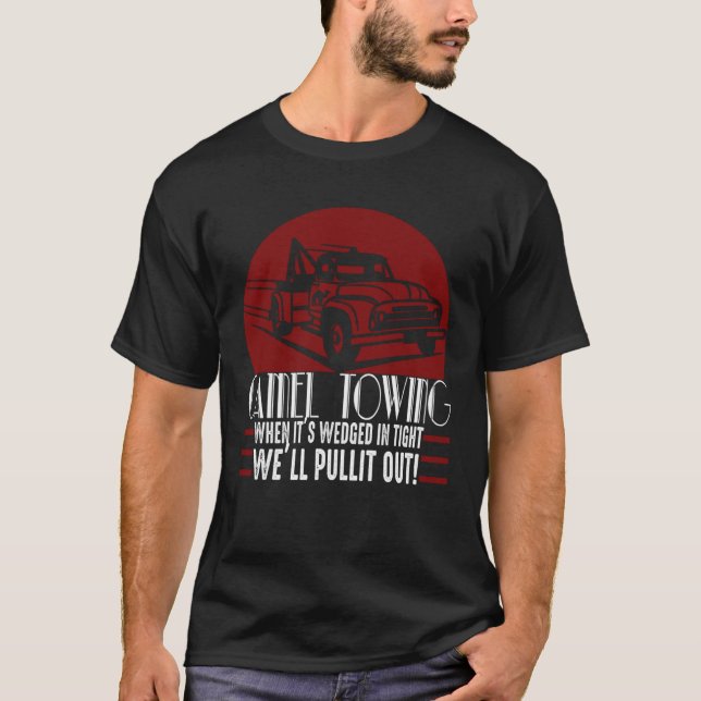 Camel Towing  Adult Humor Rude T Shirt (Framsida)