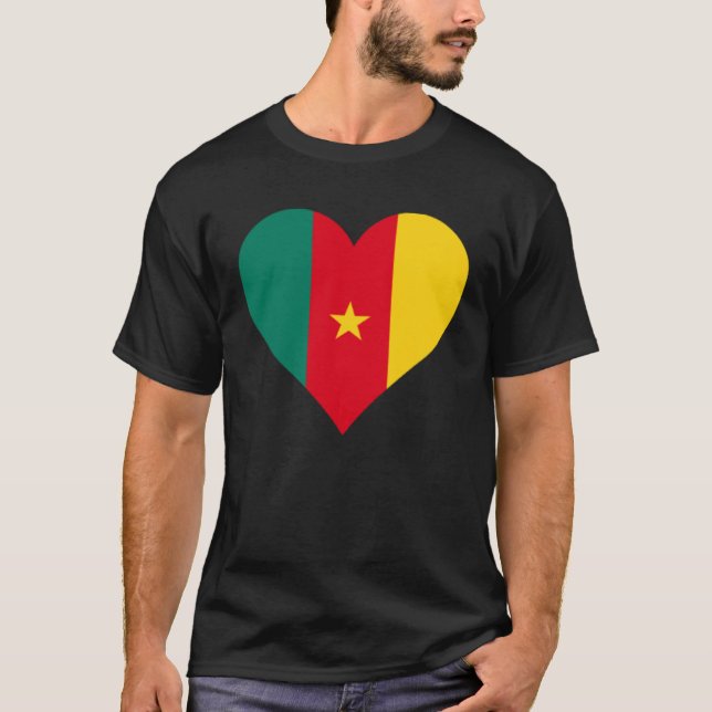 Cameroon Flag Heart Cameroon  Love Cameroon T Shirt (Framsida)