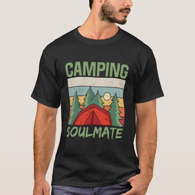 Camg Soulmate Camp Campfire Camper Campingplats T Shirt (Framsida)