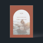 Camila Rust Arch Modern Bröllop Inbjudningar<br><div class="desc">Modern bröllopsinbjudan med ditt monogram tillsammans med dina detaljer om ditt favoritfoto inuti en båge över en rostig bakgrund. Mallen innehåller ett rent överlägg som gör att texten kan visas över bild och kan tas bort i verktyg som redigerar designen. Denna enkla men ändå elegant-utformning med jordnära öknen färg är...</div>
