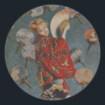 Camille Monet på japanska Costume av Claude Monet Runt Klistermärke<br><div class="desc">La Japonaise, Camille in Japanska Costume (1876) av Claude Monet är en vintage konstmålning av bra porträtt som ger konstnärens hustru Camille Monet en blonde wig och som är klädd i en traditionell japansk kimono och som håller i fläkt. Om konstnären: Claude Monet (1840-1926) var en av grundarna av den...</div>