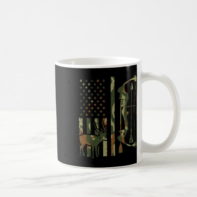 Camo Flagga Hjort Bow Hunting Patriotic Hunter Pap Kaffemugg (Höger)