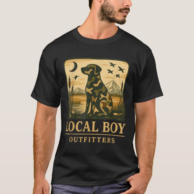Camo Southern Local Boy Duck Hunting Black Lab Out T Shirt (Framsida)