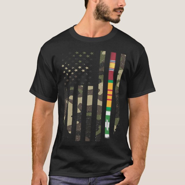 Camouflage Flag American USA Patriotic US Vietnam  T Shirt (Framsida)