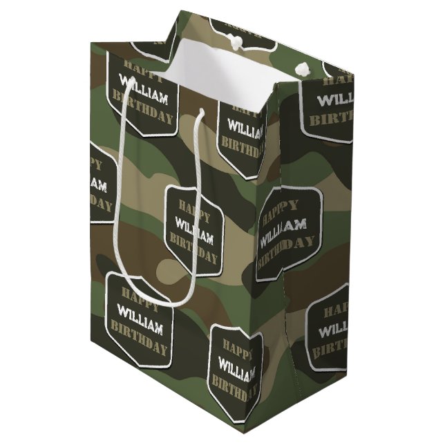 Camouflage Grönt Camo Army Monogram Birthday Namn (Framsidan Vinklad)