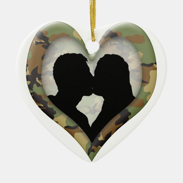 Camouflage Heart med Kissing Couple Julgransprydnad Keramik (Framsidan)