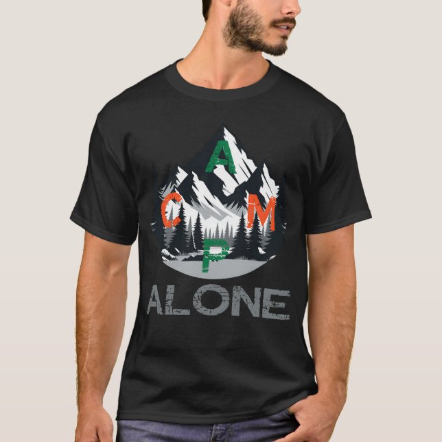 camp alone in the nature and wilderness Outr frien T Shirt (Framsida)