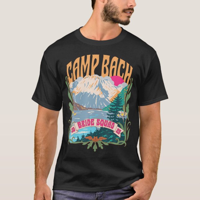 Camp Bach 2025 Brudgäng Retro Camping Sängliggande T Shirt (Framsida)