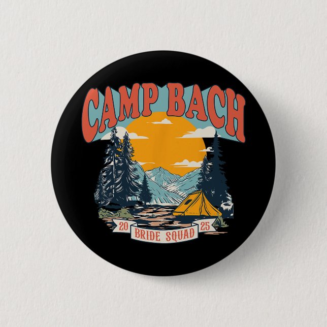 Camp Bach Bride Squad 2025 Retro Camping Bachelore Knapp (Framsida)