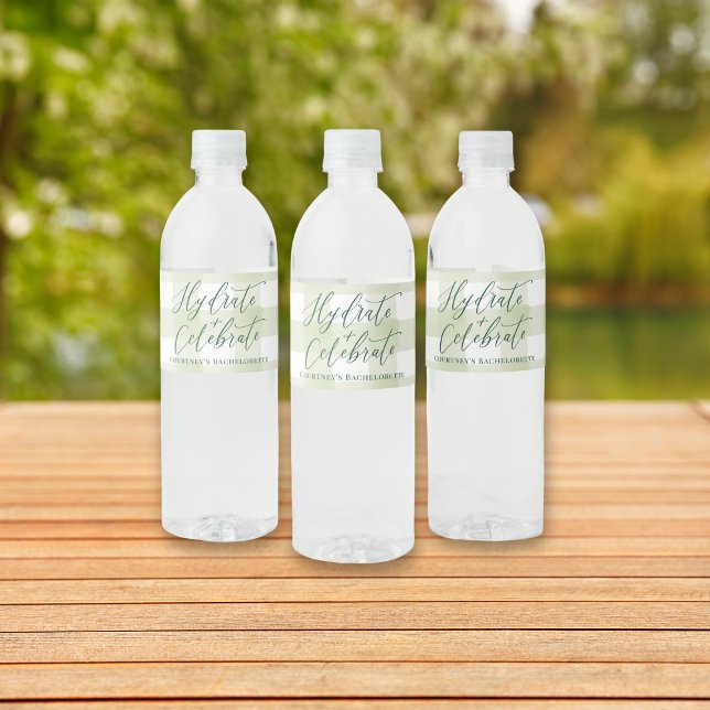 CAMP BACH Outdoorsy Anpassningsbar Vattenflaska Et Vattenflaskor Etikett (Camp Bach Rustic water bottle label with custom text – perfect for glamping bachelorette weekends.)
