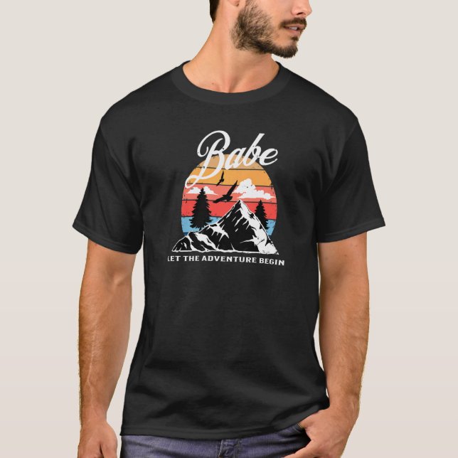 Camp Bachelorette Brud Rustik Utomhus Bröllop Par T Shirt (Framsida)