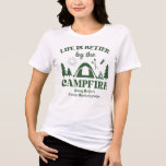 Camp Bachelorette Grönt T-Shirt<br><div class="desc">Redot för en oförglömlig bachelorette helg med vårt liv är bättre av Campfire Camp Bachelorette Grönt T-shirt! Perfekt för en roligt-fylld flyktväg, snyggten har en lekfull design som passar perfekt för alla utomhusmiljöer i äventyr. Vare sig du sjunger, hänger vid elden eller sitter under stjärnorna är den här skjortan det...</div>