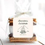 Camp Bachelorette Party Fyrkantigt Klistermärke<br><div class="desc">Perfekt för att dekorera inbjudningar, party favors eller souvenirer, kapslar dessa klistermärken in äventyrsandan hos ett campingparti med bachelorette. Oavsett om du planerar ett sommarläger med bachelorette-sällskap från sjö eller en bergskasta, så ger dessa klistermärken en charmerande beröring till firande. Idealisk för att förbättra den rustiska, utomhusblodiga vibb i ditt...</div>