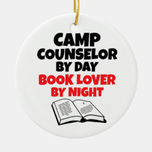 Camp Counselby Day Bok Älskare by Natt Julgransprydnad Keramik