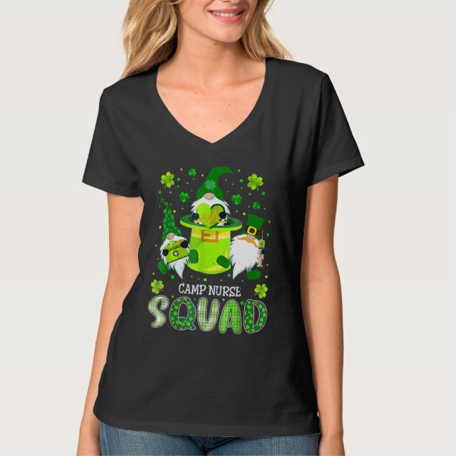 Camp Nurse Squad Nursing St Patrick Day Gnomes Iri T Shirt (Framsida)