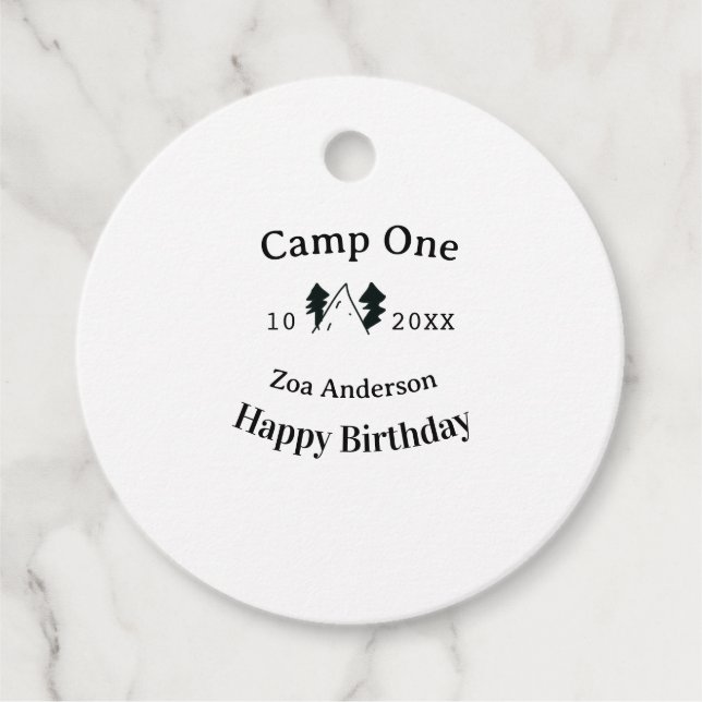 Camp one happy birthday name date campingadventure gåvor etiketter (Framsida)
