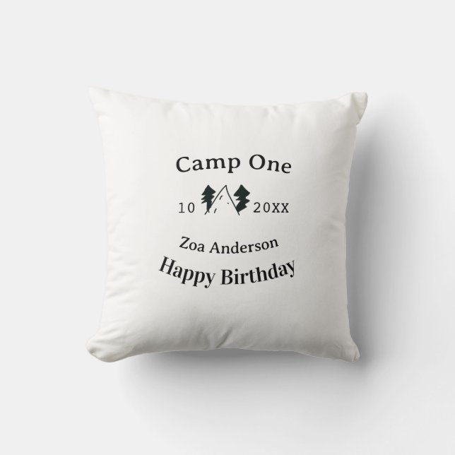 Camp one happy birthday name date campingadventure kudde (Framsida)