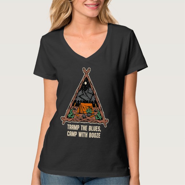 Camp with Booze Camping Beer  Camper Drinker Drink T Shirt (Framsida)