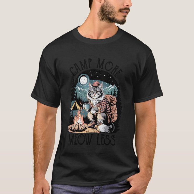 Campa Mer Knull Mindre Kattcamping Utomhusäventyr T Shirt (Framsida)