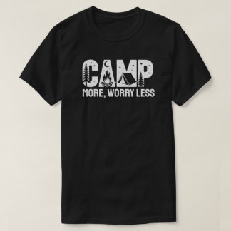 Campa mer, oroa mindre t shirt