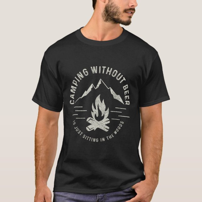 Campa utan öl är bara att sitta i skogen t shirt (Framsida)