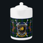 Campbell Klan Badge & Tartan Highland<br><div class="desc">En tålig tekanna av tittar högland med din klan-bricka,  slå runt tartan,  skotska stadier och låt oss inte glömma de stridande skottarnas sord! Inkluderar dem från högländernas vinda backe! Jag vet att du kommer att kärlek det här just nu! Skål att vara skotsk!</div>