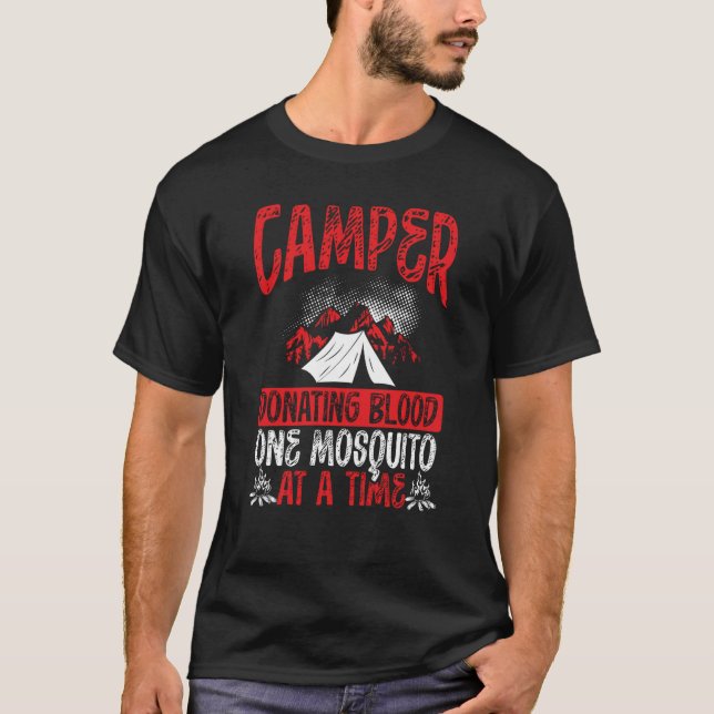 Camper Donating Blood One Mosquito At A Time Campi T Shirt (Framsida)