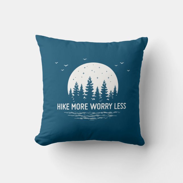 Camper Gift | Hike More Worry Less Birthday Kudde (Framsida)