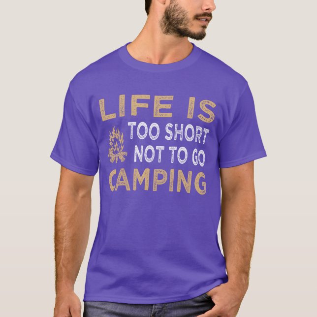 Camper outr life is too short not to go camping gi t shirt (Framsida)