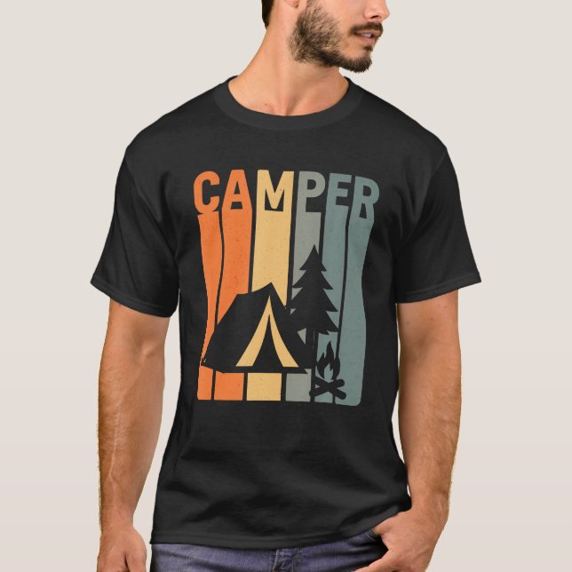 Camper Retro Funny Camping Tent Fire Pine Tree Out T Shirt (Framsida)