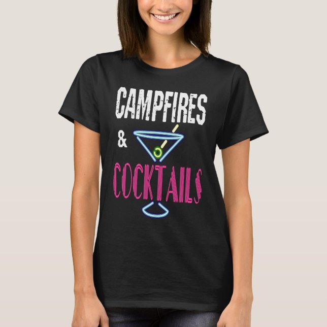 Campfire and Cocktails Camping Drinking Camp Hum T Shirt (Framsida)