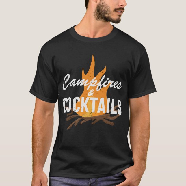 Campfire and Cocktails T Shirt (Framsida)