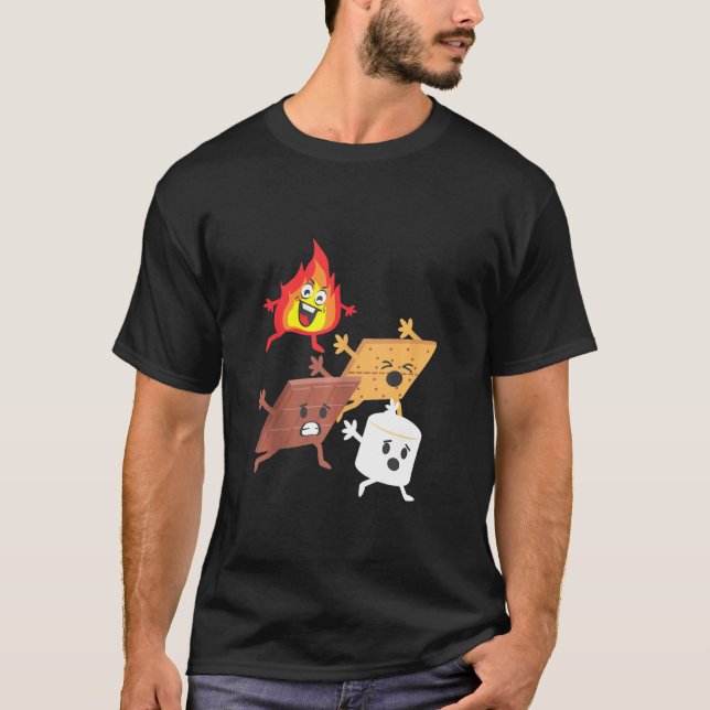 Campfire Chasing Smores  S'mores  Camping T Shirt (Framsida)